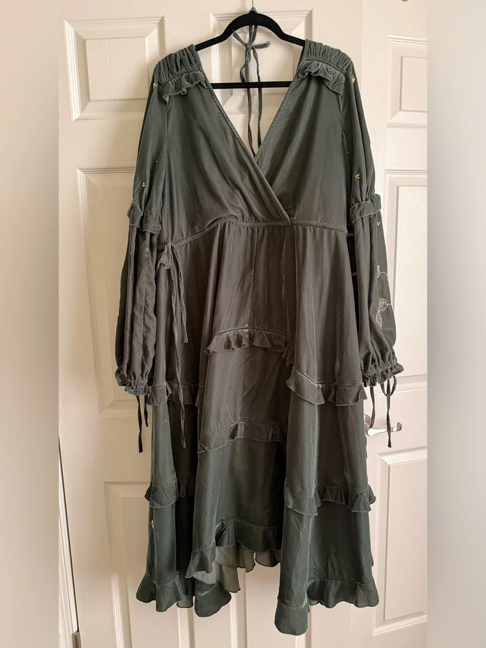 Embroidered Velvet Women's Dress - Picture 3 of 8